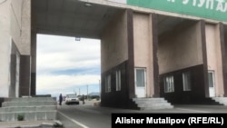 Ысык-Көлгө киргендердин дене табы текшерилип жатат
