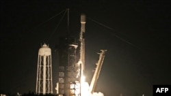 Пуск «Фалькон-9» із апаратами «Афіна» та «Одін»