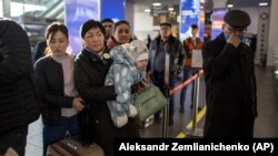 Кыргызстанцы в аэропорту в России. Иллюстративное фото. 