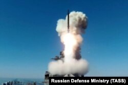 Пуск крилатої ракети «Калібр» з фрегату Тихоокеанського флоту «Маршал Шапошников» під час випробувань з акваторії Японського моря по береговій цілі