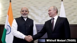 Попередня зустріч президента Росії Володимира Путіна (п) і прем'єр-міністра Індії Нарендри Моді, Сочі, Росія, травень 2018 року