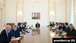 İlham Əliyev NATO nümayəndə heyətini qəbul edib