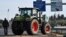 Fermierii francezi se plâng de condițiile grele de muncă, salariile și pensiile mici, dar și de reglementările naționale și europene tot mai complexe din domeniul agriculturii.