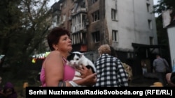 Київ, побитий дронами: люди, пожежі та руйнації під час та після атаки РФ (фоторепортаж)