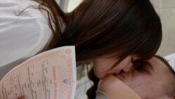 O rană de pe câmpul de luptă a schimbat viața unui soldat. La fel și cererea în căsătorie de la terapie intensivă