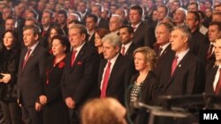 Premijeri Albanije i Kosova, Salji Beriša i Hašim Tači, na proslavi u Skoplju, 25. novembar 2012.