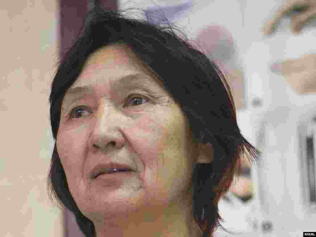 Несмотря на прессинг, всегда защищает права человека в любых ситуациях. Азиза Абдурасулова, известный правозащитник. 