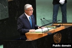 Қазақстан президенті Қасым-Жомарт Тоқаев БҰҰ Бас Ассамблеясының 80-сессиясында сөйлеп тұр. Нью-Йорк, 23 қыркүйек, 2025 жыл