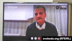 Aleh Hruzdzilovics tárgyalása Skype-on keresztül Minszkben, 2020. november 12-én.