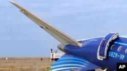 Хвостовая часть самолета Azerbaijan Airliner, потерпевшего крушение в Актау. 25 декабря 2024 года