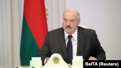 Виступаючи на засіданні уряду 19 червня, Лукашенко заявив, що сили «на Сході й Заході» намагаються дестабілізувати Білорусь, але їхні «маски були зірвані»