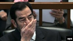 پس از حمله آمریکا به عراق و سرنگونی حکومت صدام حسین بسیاری از هزاران نفرز از اعضای حزب وی از کار برکنار شدند.