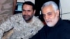 وسام حسن الطویل (چپ) در کنار قاسم سلیمانی، فرمانده سابق نیروی قدس سپاه پاسداران