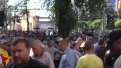 „Au început a da gaz în ochi la oameni. Dar oamenii nu au făcut niciun rău”