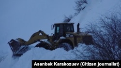 Алайкуу өрөөнүндөгү карды тазалоо. Сүрөт 2020-жылы тартылган. Кабардагы маалыматка тиешеси жок. 