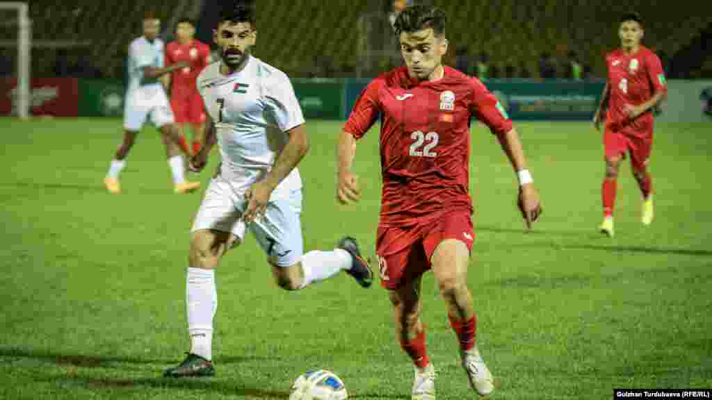 Алимардон Шүкүров чабуул учурунда. Алимардон ушу тапта Беларустун &quot;Неман&quot; клубунда ойнойт.&nbsp;