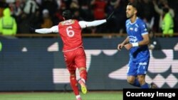 پیروزی ۲-۱ پرسپولیس در مقابل استقلال در شهر‌آورد ۱۰۵ تهران