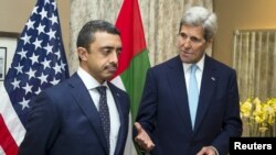 جان کری همراه با وزیر امور خارجه امارات در لندن