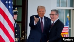 Дональд Трамп менен Кир Стармер.