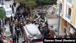 Це вже друге падіння вертольота в Стамбулі протягом останніх трьох місяців. На фото: ліквідація наслідків попередньої аварії 26 листопада 2018 року