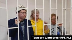 Темирлан Султанбеков, Ирина Карамушкина жана Роза Түрксевер. 2024-жылдын 15-ноябры.