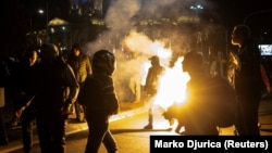 Pirotehnika na protestu u Beogradu ispred Skupštine Srbije, 2. novembra 2025. godine