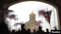 В обществе назрело серьезное недовольство деятельностью отдельных священнослужителей, и в церкви осознают, что пришло время показать готовность провести чистку в собственных рядах