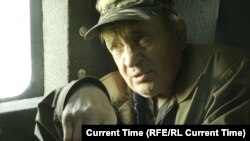 Mulți civili ucraineni, precum Ivan Mihailovici din regiunea de frontieră Sumî, rămân adesea în casele lor chiar și atunci când sunt supuși unor bombardamente rusești intense.