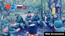 Пахарі Пракаш поряд з іншими російськими військовими