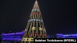 Ноговодняя елка Бишкека.