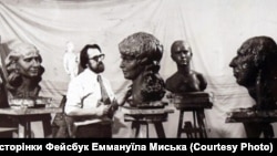 Еммануїл Мисько у майстерні