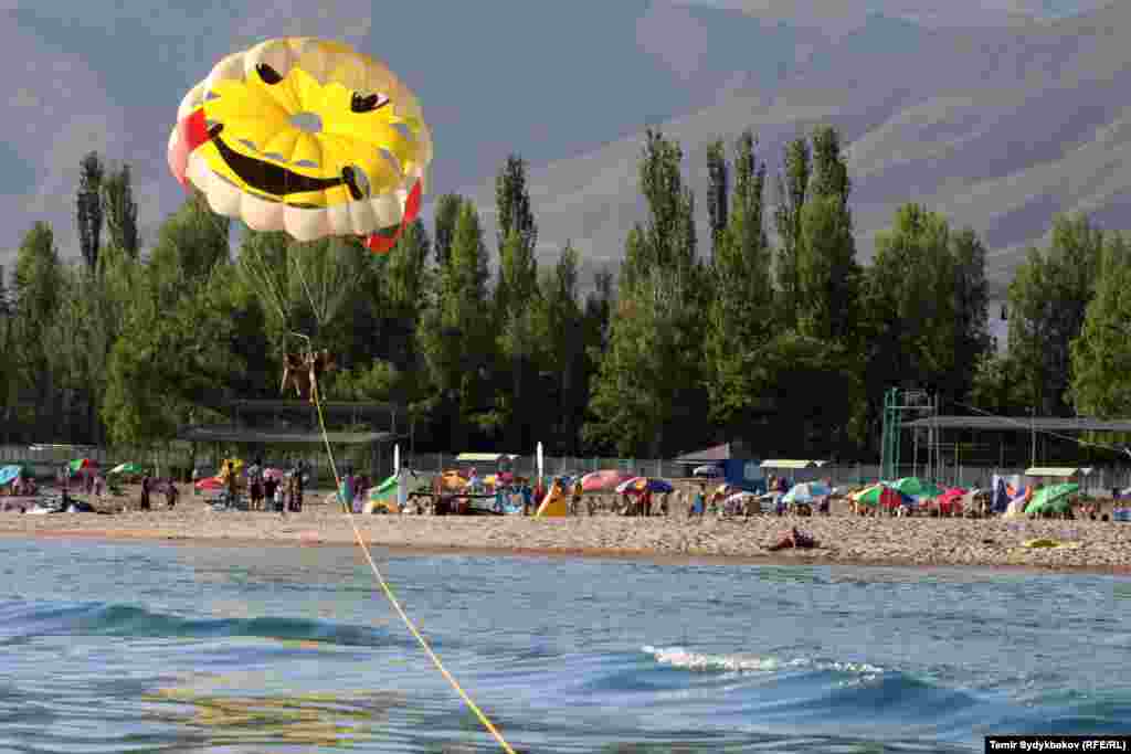 Күн кыргыз берметин сүйүп турат.&nbsp;