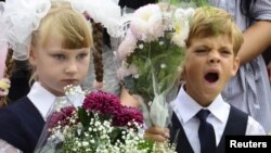 Як повідомляла міністр освіти Лілія Гриневич у коментарі Радіо Свобода, влаштувати першокласника в школу не за місцем проживання в цьому році можна буде лише у разі наявності в школі вільних місць