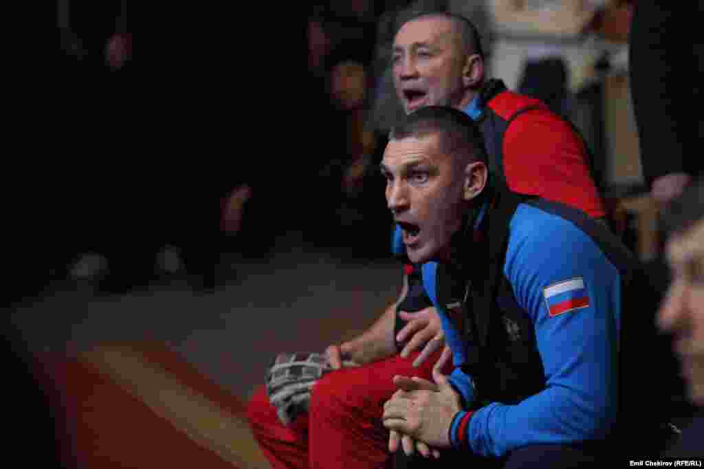 Орусиялык машыктыруучулар. Сүрөттө: (солдон оңго) СССРдин жана эл аралык класстагы спорт чебери, СССРдин эки жолку чемпиону, Шопоков атындагы эл аралык турнирдин &quot;мыкты машыктыруучу&quot; наамынын ээси Ринат Тришев жана машыктыруучу Сергей Старцев.