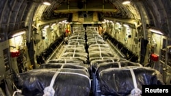 Ndihmat me ujë dhe ushqime për të zhvendosurit në Irak.