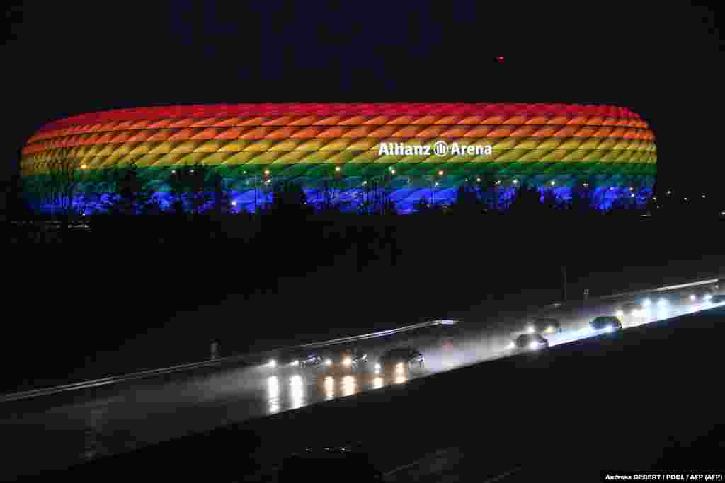 Dieter Reiter, München&nbsp;polgármestere is támogatja azt a kezdeményezést, hogy szivárványszínekben tündököljön a stadion a magyar&ndash;német-meccs alatt június 23-án. A Spiegelnek azt nyilatkozta, hogy ezzel azt szeretnék üzenni: München városa kiáll a sokszínűség és a tolerancia mellett.