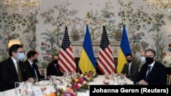 Встреча Дмитрия Кулебы (крайний слева) с Энтони Блинкеном (крайний справа) 13 апреля 2021 года