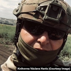 Мак, волонтер з Чехії, уже четвертий рік допомагає ЗСУ. Редакція не показує його обличчя і не називає прізвище з огляду на потреби безпеки