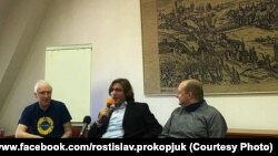 Дискусія у Празі до Дня незалежності. Учасники зліва направо – Ростислав Прокп’юк, Давид Свобода, Ян Шир