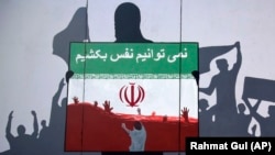 مهاجرین افغان میگویند که رویه و برخورد با آنان در ایران در بسیاری موارد خشن است.