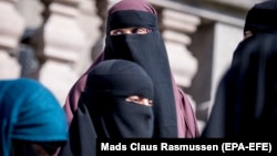 Никаб кийип жүргөн аял. Копенгаген, 31-май, 2018-жыл