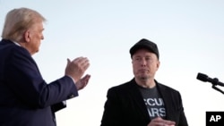 Президент США Дональд Трамп і бізнесмен Ілон Маск, архівне фото