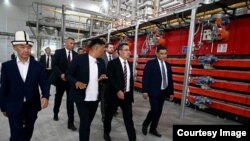 Президент Садыр Жапаров "Асылташ-керамикс" заводунун ачылышында. 