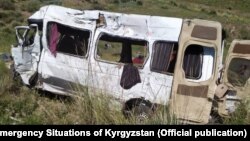 Маршрутное такси после столкновения на перевале Кубакы, 17 августа 2021 г.