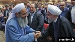 مولوی عبدالحمید (چپ) امام جمعه اهل سنت زاهدان