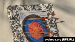 Изначально Нариманом было куплено 15 классических луков, стрелы, мишени