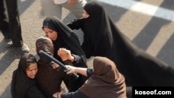 از زمان ریاست جمهوری محمود احمدی نژاد، شرایط برای زنان سخت تر شده است.