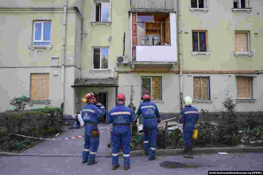 Рятувальники продовжували обстежувати пошкодженні будинки 