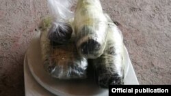 Атайын кызмат тараткан сүрөт. 