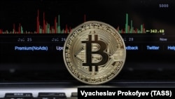 В настоящее время генерацией (майнингом) виртуальных денег, в том числе и биткоинов, могут заниматься владельцы специального оборудования